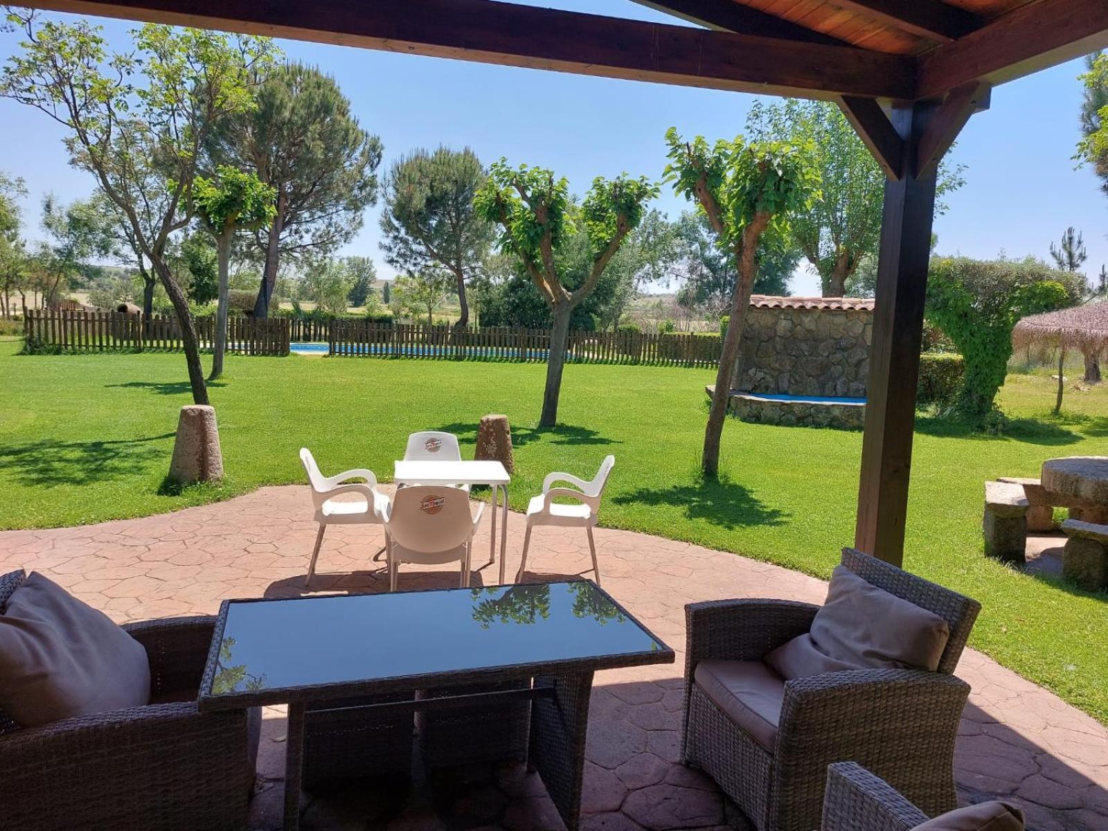 Complejo Rural La Badia Villa Lucillos Екстериор снимка
